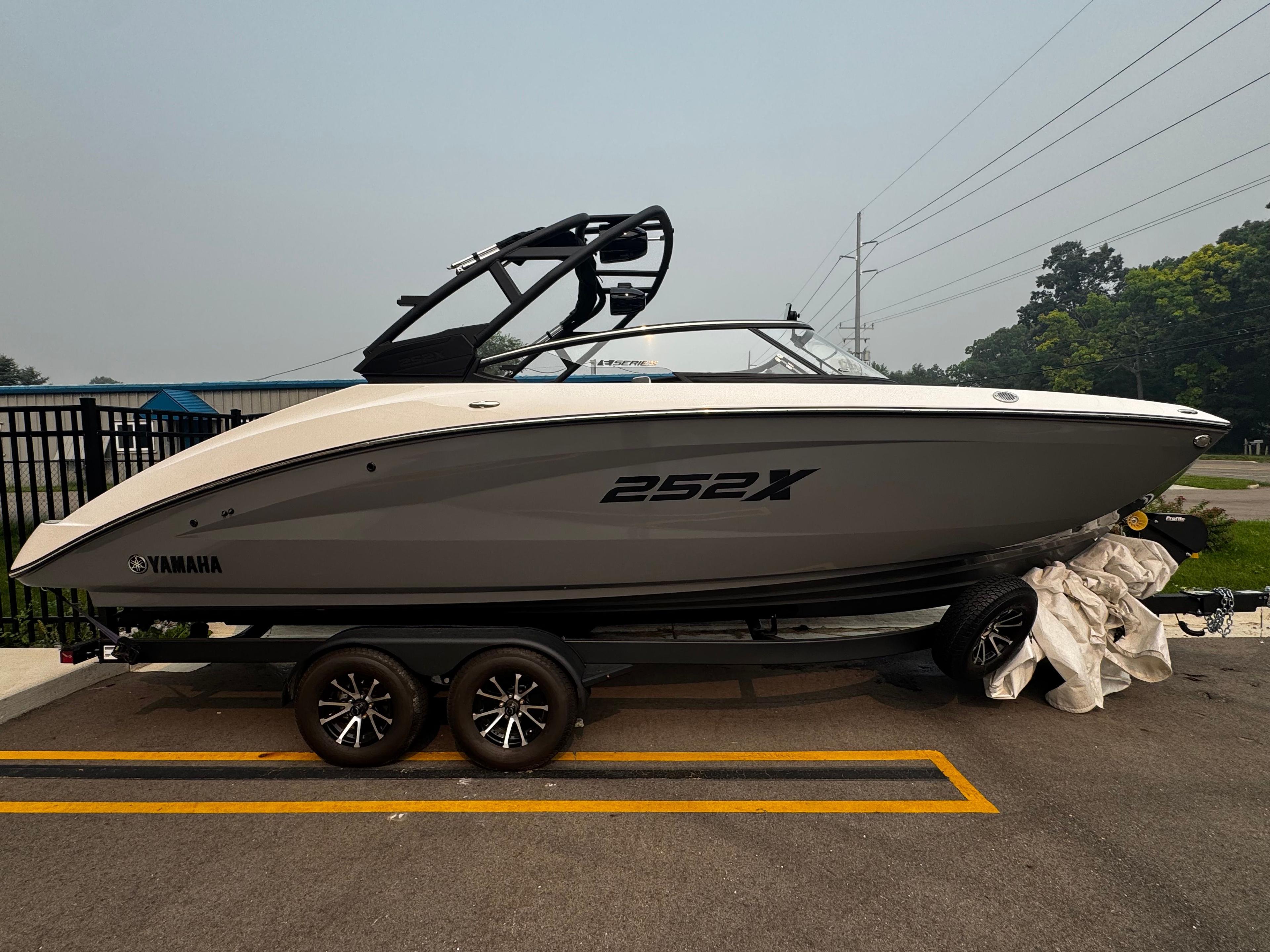 2025 Yamaha 252XE